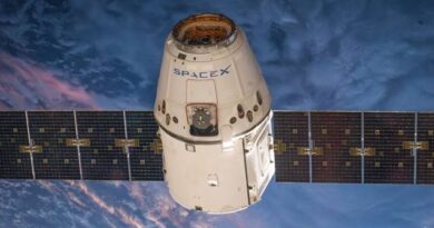 Nasa-spacex crew turns back