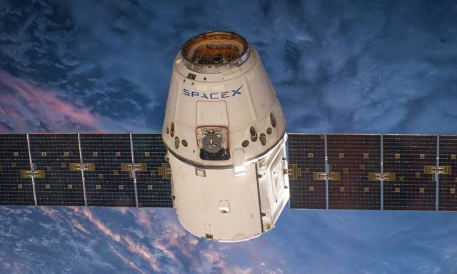 Nasa-spacex crew turns back