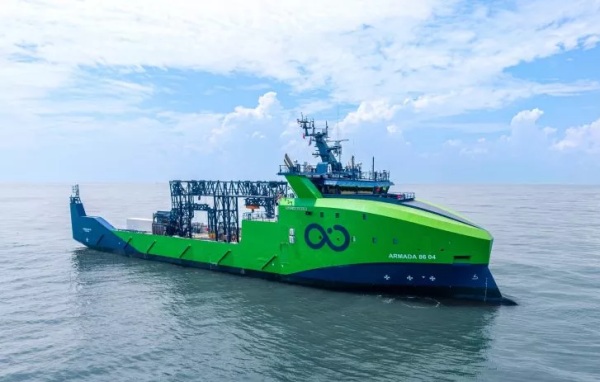 vessel Armada 86 05 equipped with autonomous underwater vehicles