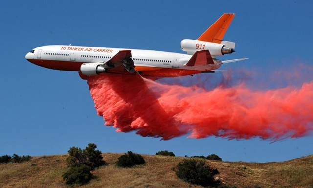 DC-10 airtanker featured