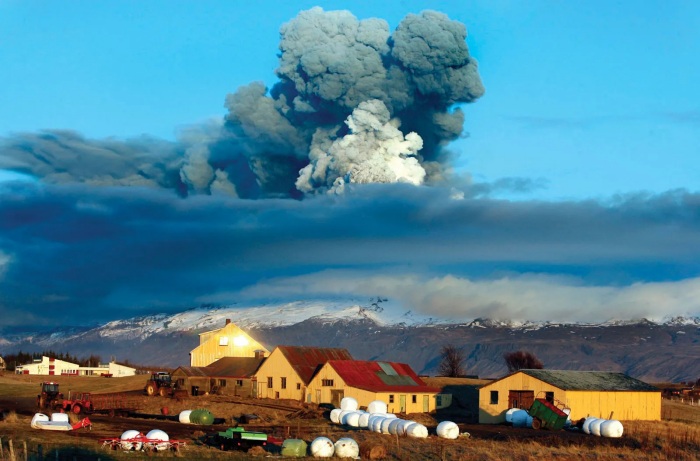 Eyjafjallajökull eruption and volcanic ash plume, Iceland, 2010.